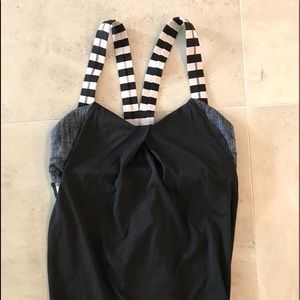 Size 2 lululemon tank with built in sports bra